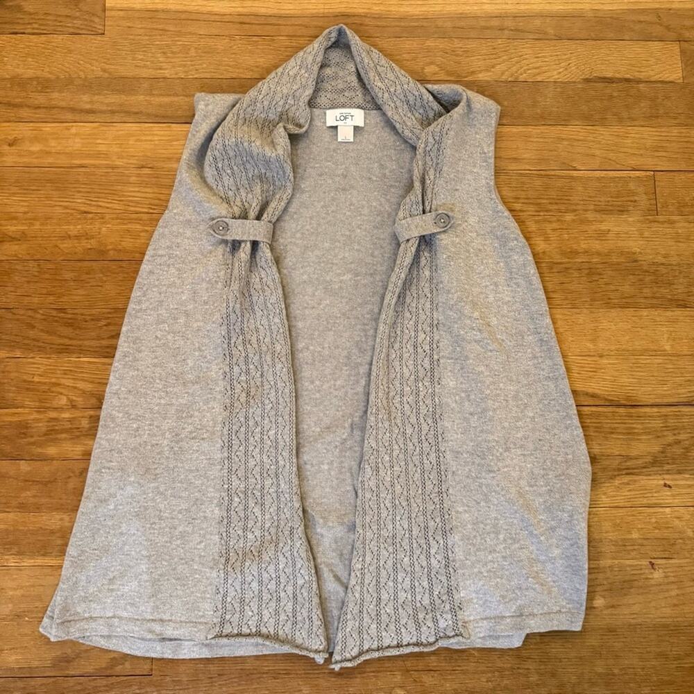 Loft gray sleeveless open front cardigan sweater size large L
b48